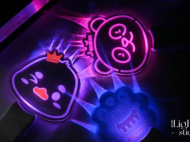 "แท่งไฟ" (Light Stick)